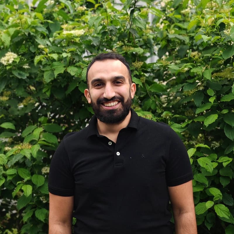 Yacine, Responsable Projets & Relation Client